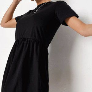 Black Short Sleeve Smock Dress